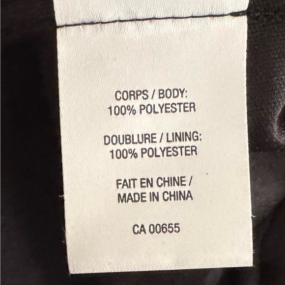 Classic Black Dress with Keyhole Neckline - Picture 6 of 6